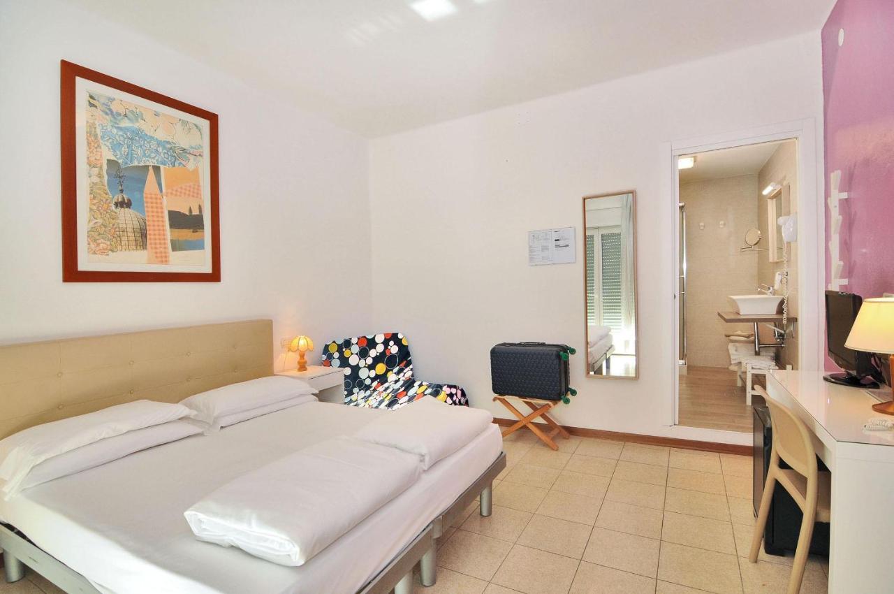 Hotel Nederland Caorle Exteriör bild