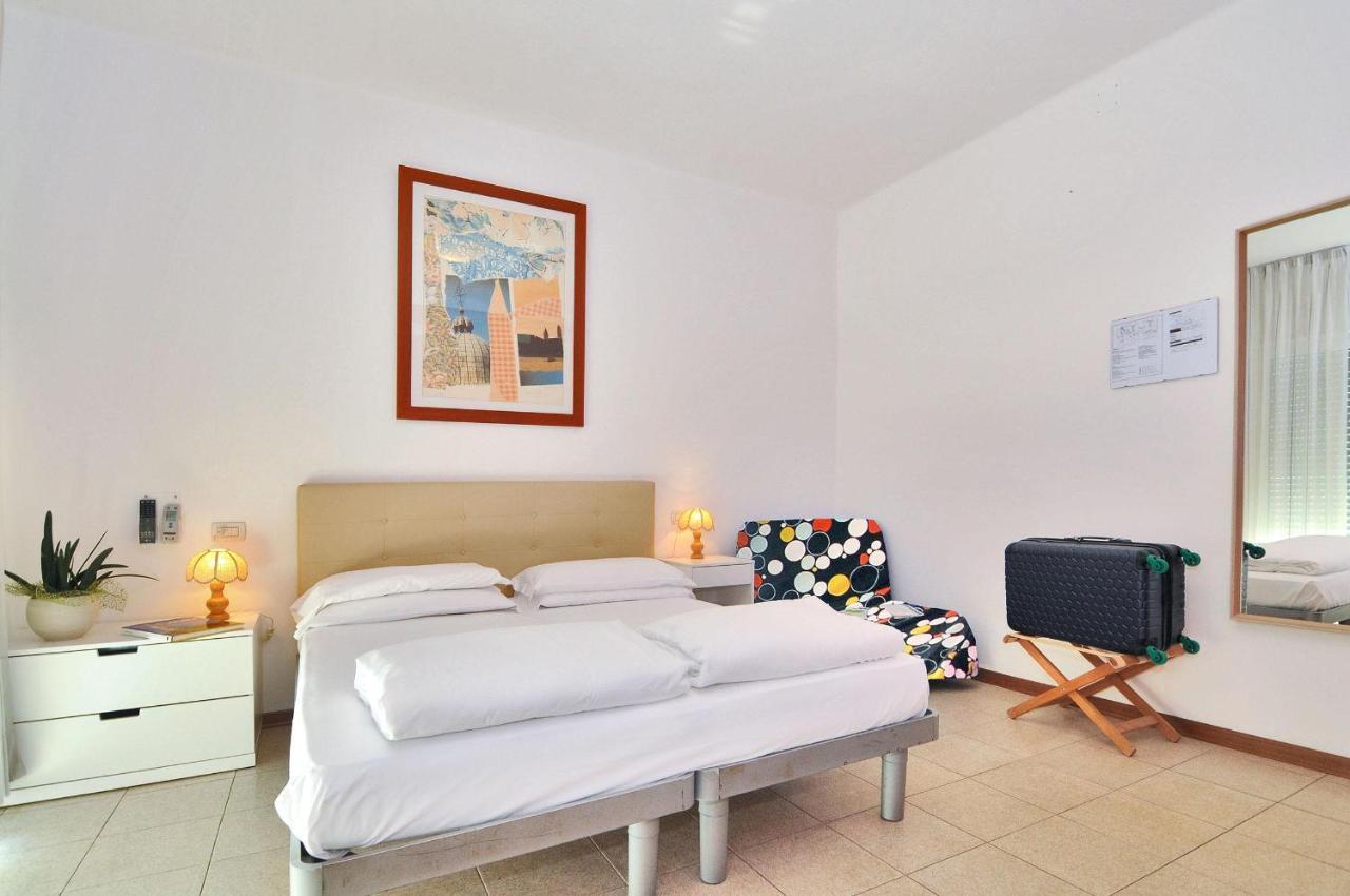 Hotel Nederland Caorle Exteriör bild
