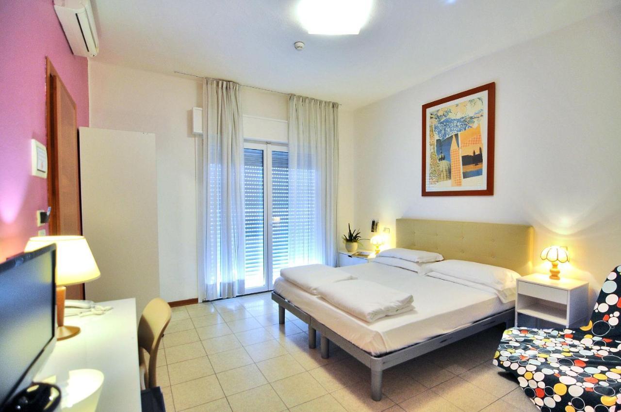 Hotel Nederland Caorle Exteriör bild