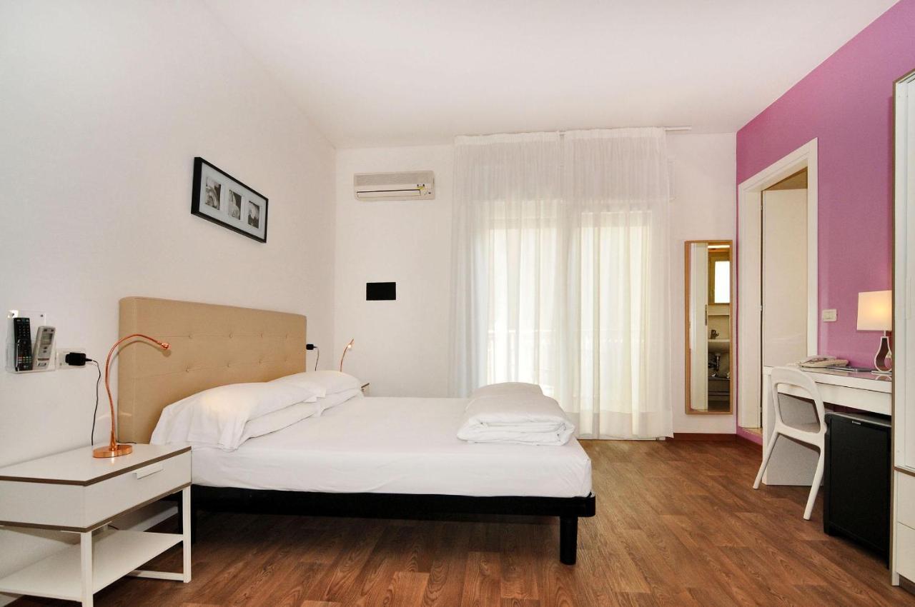 Hotel Nederland Caorle Exteriör bild