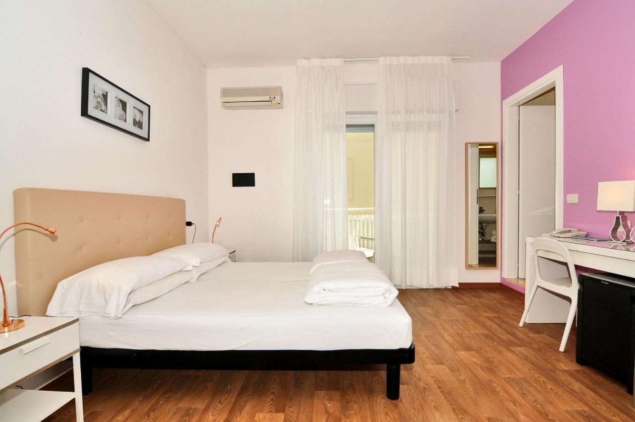Hotel Nederland Caorle Exteriör bild