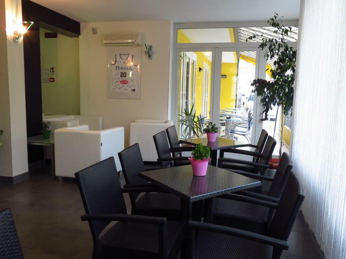 Hotel Nederland Caorle Exteriör bild